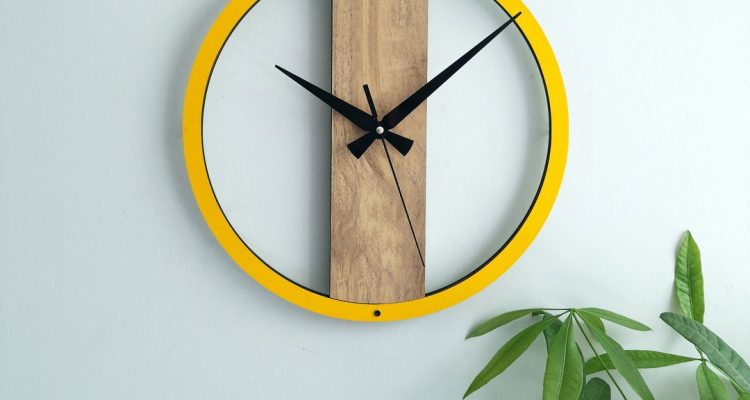 Minimalist Wall Clocks That Blend with Any Decor