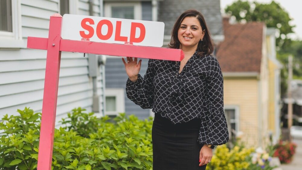 How to Market a House Online
